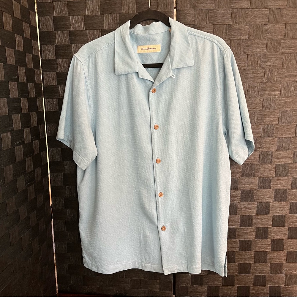 Light Blue Tommy Bahama Silk Blend Short Sleeve Button Up Shirt size large